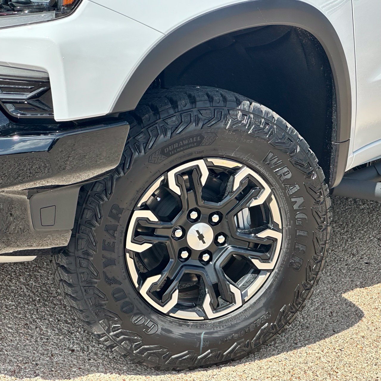 2026 Chevrolet Silverado 1500 ZR2 Truck, photo 3