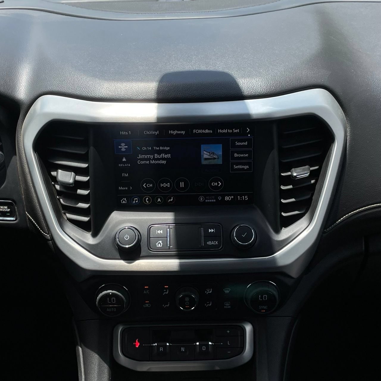 2023 GMC Acadia SLT - Photo 17