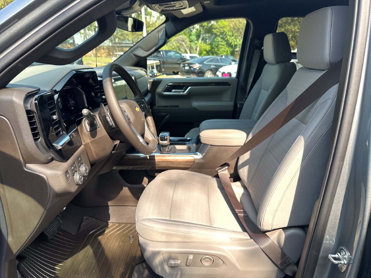 2026 Chevrolet Silverado 1500 LT - Photo 9