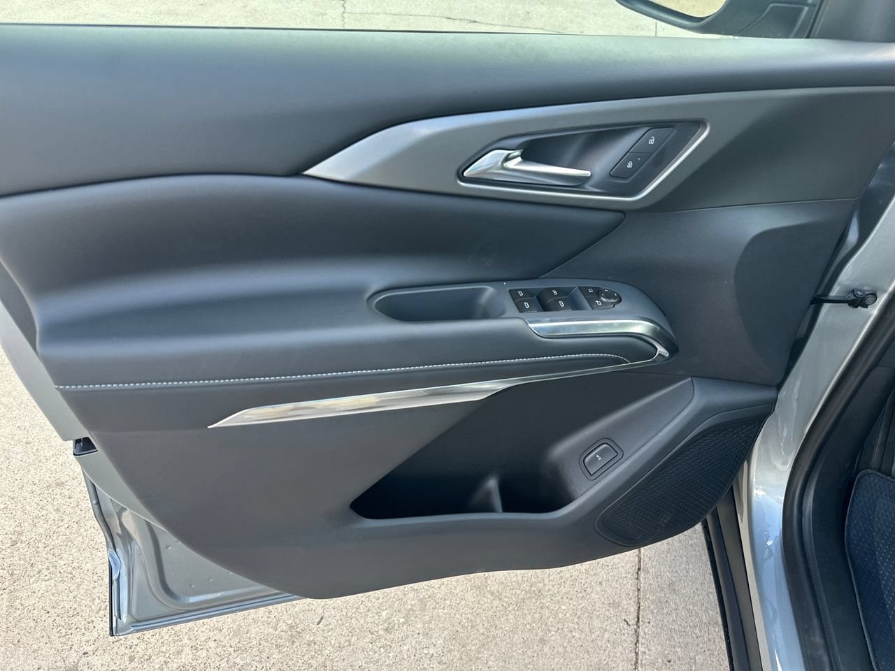 2027 Chevrolet Traverse LT SUV, photo 10