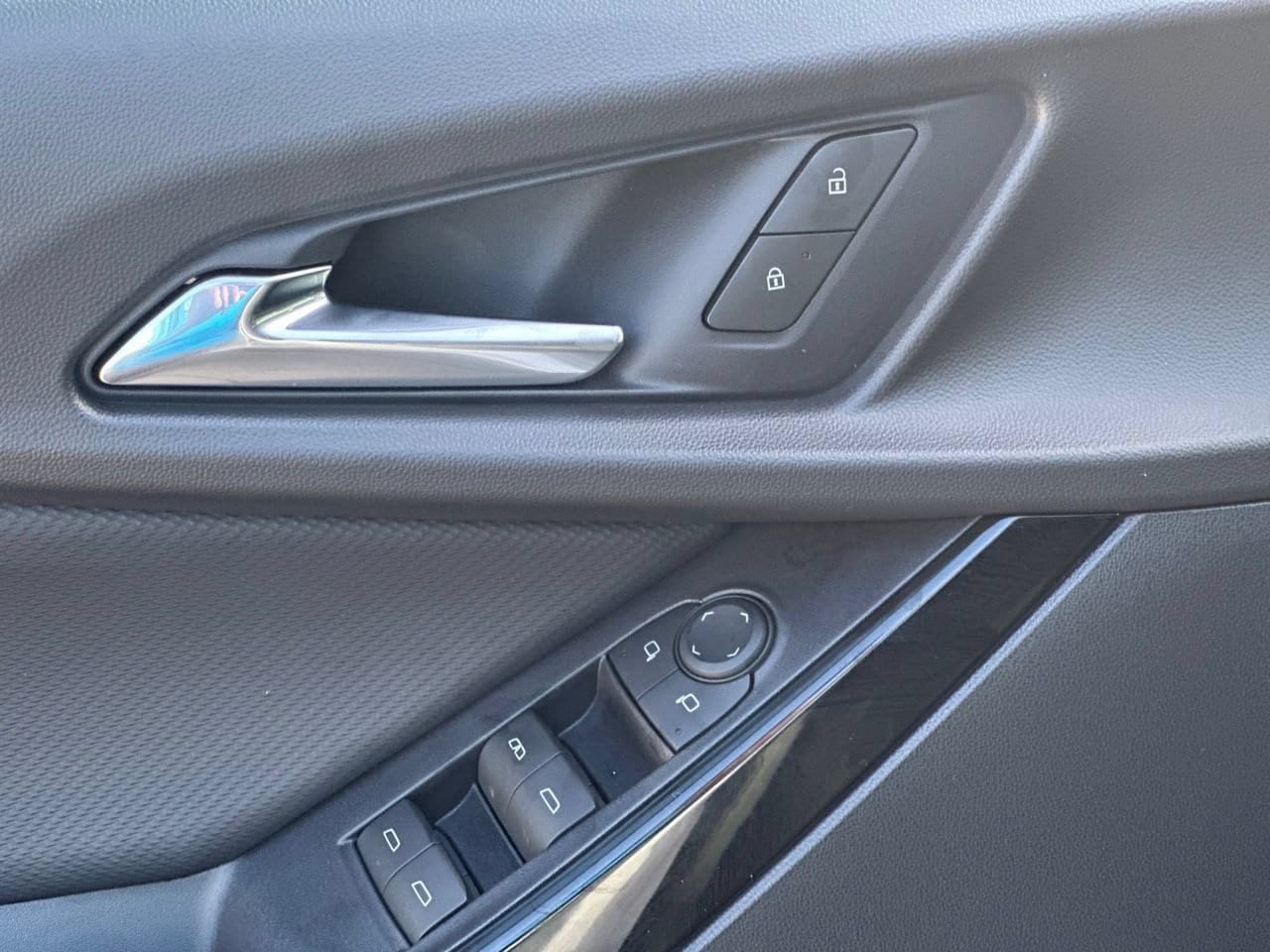 2027 Chevrolet Equinox LT SUV, photo 12