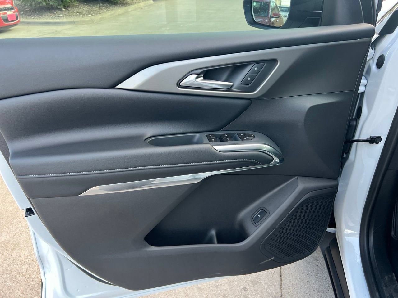 2027 Chevrolet Traverse LT SUV, photo 12