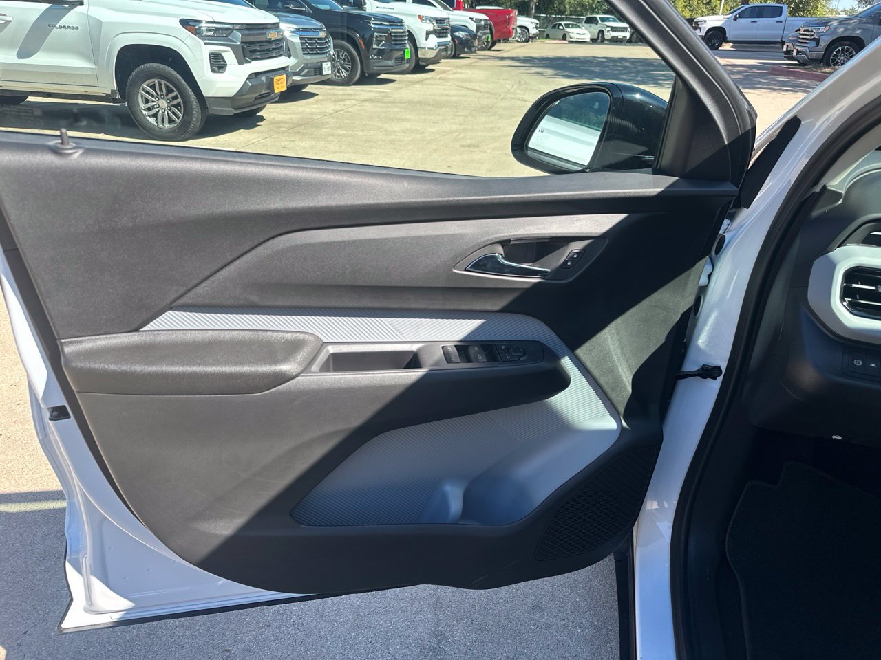 2027 Chevrolet Bolt LT, photo 12