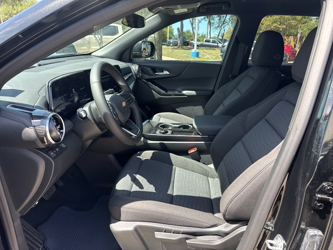 2027 Chevrolet Equinox LT - Photo 9