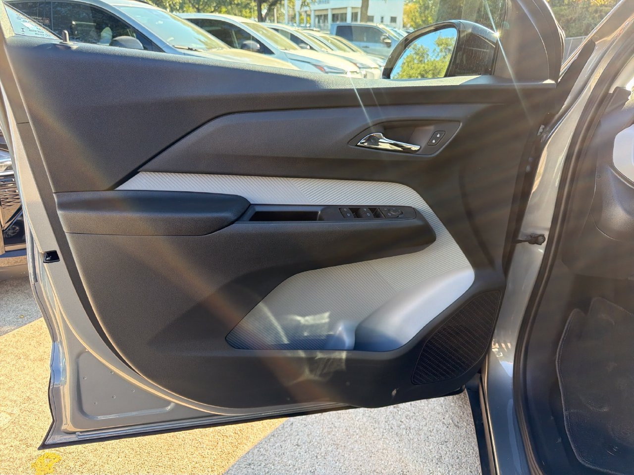 2027 Chevrolet Bolt LT, photo 11