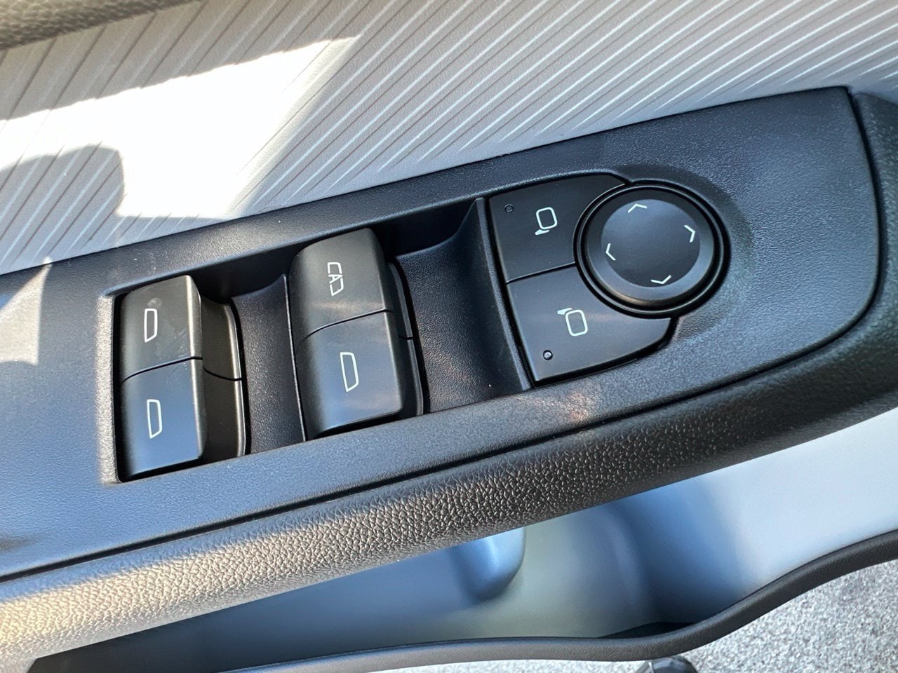 2027 Chevrolet Bolt LT, photo 13