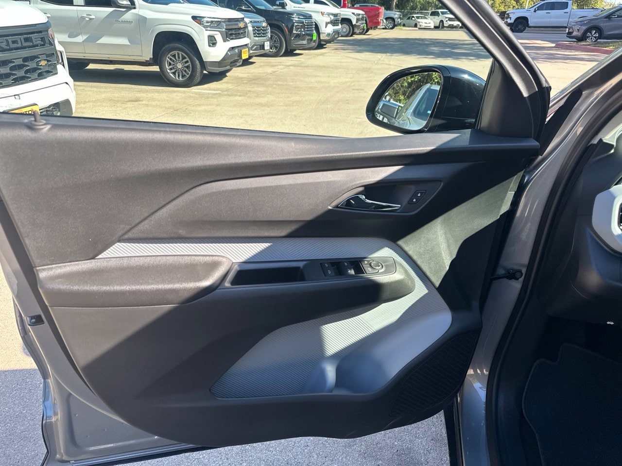 2027 Chevrolet Bolt LT, photo 11