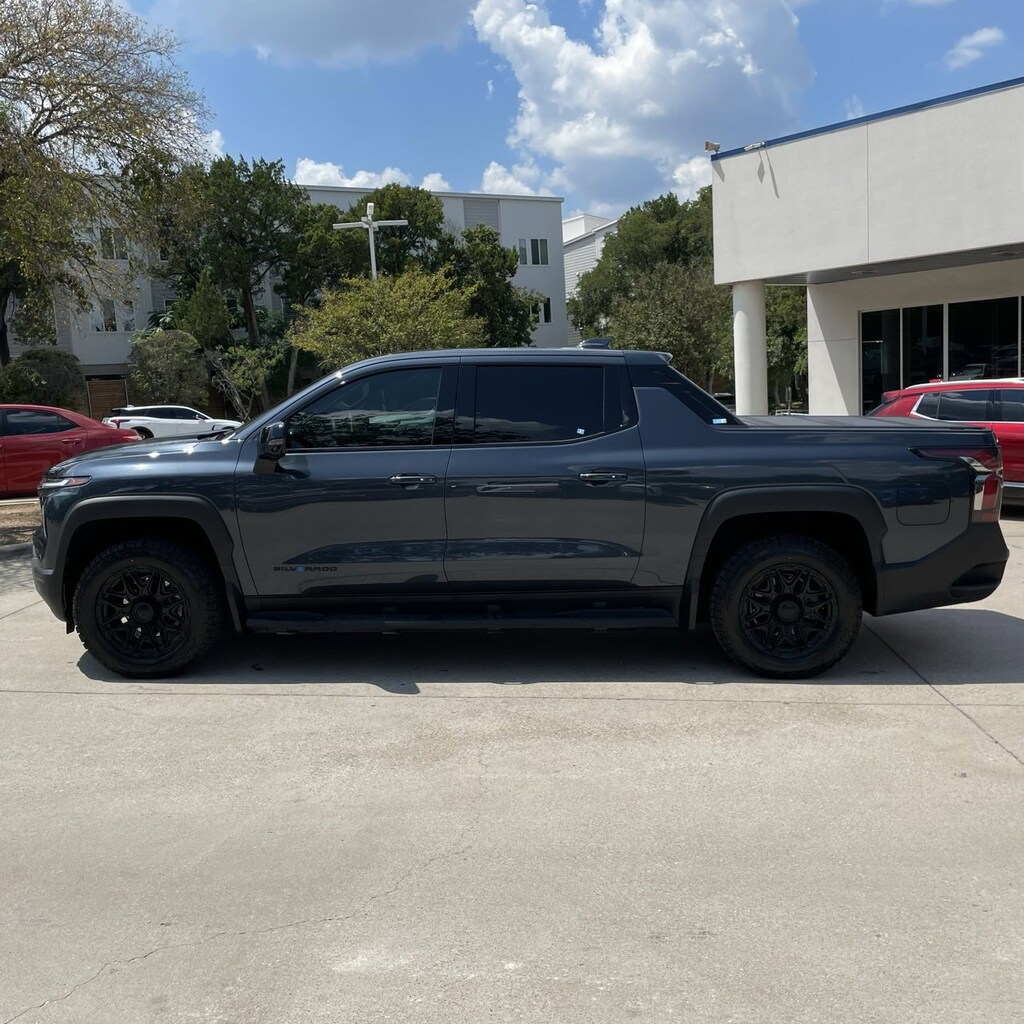 Used 2025 Chevrolet Silverado EV LT - Extended Range Truck Crew Cab