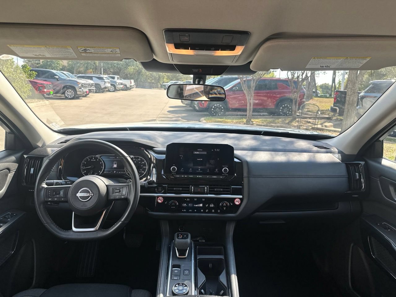 2025 Nissan Pathfinder SV - Photo 12