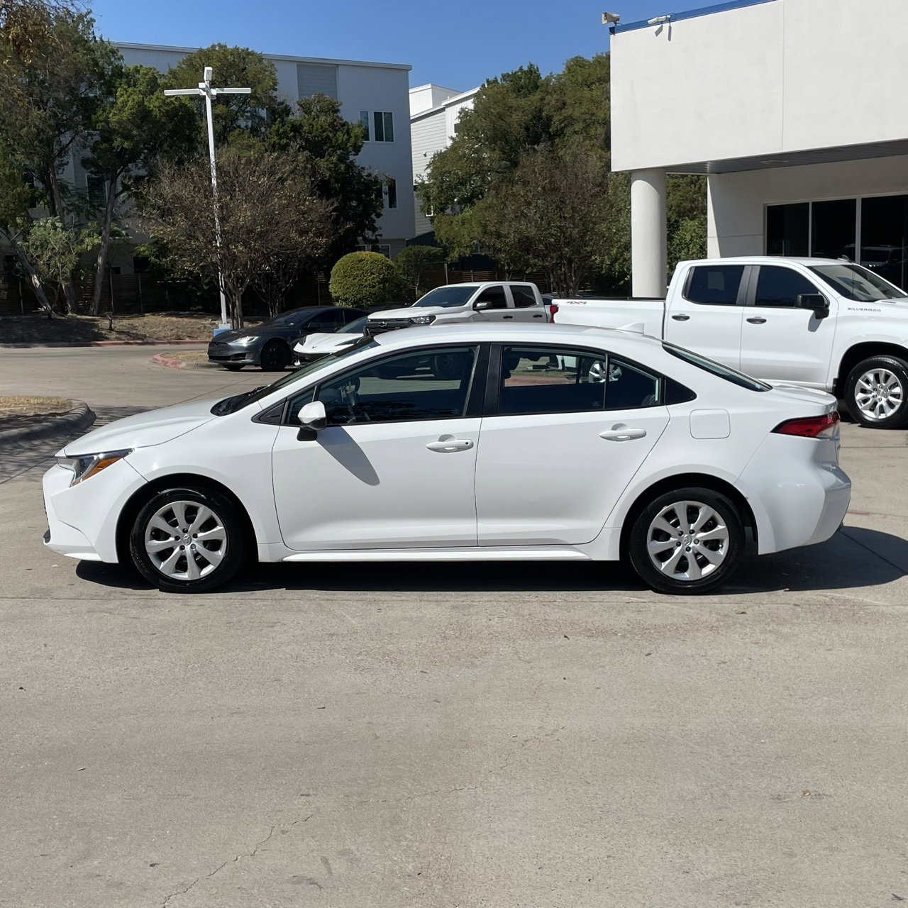 2023 Toyota Corolla LE photo 2