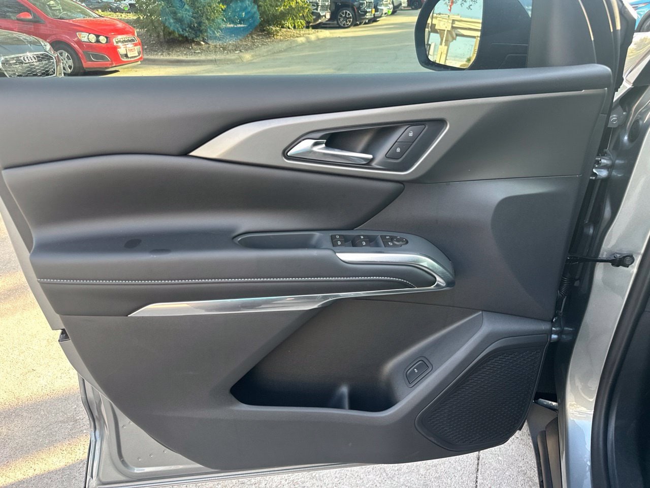2027 Chevrolet Traverse LT - Photo 10