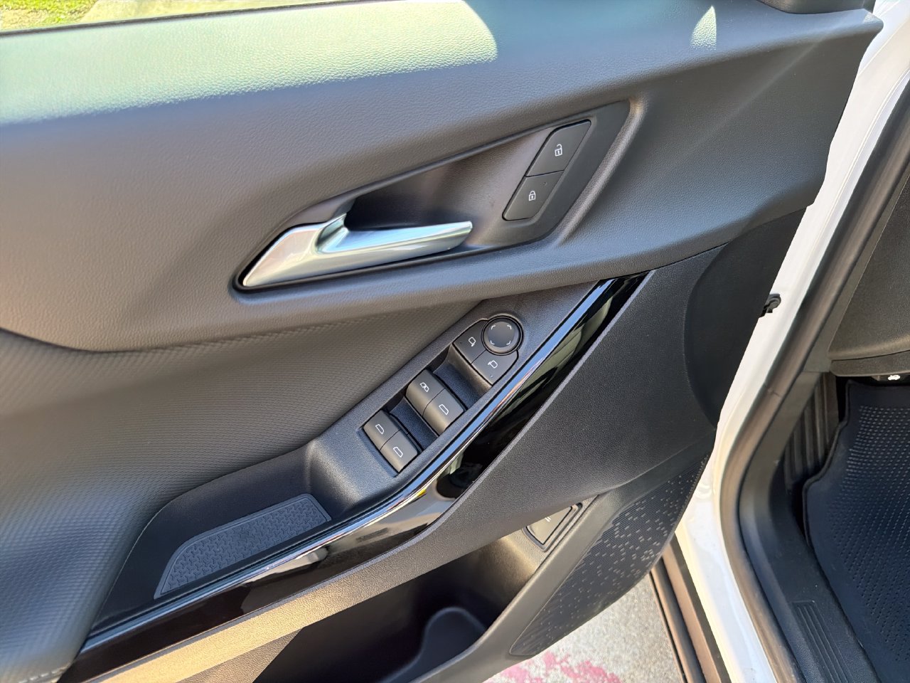 2027 Chevrolet Equinox LT - Photo 11