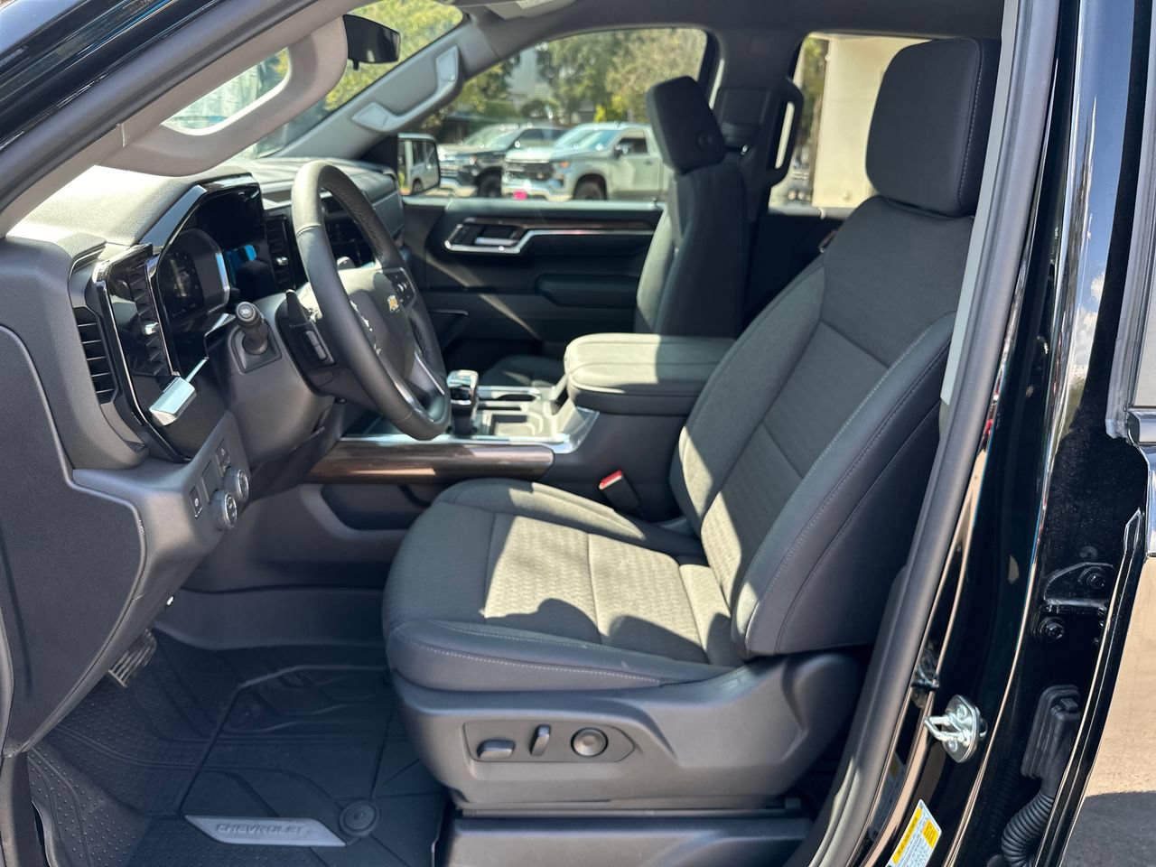 2026 Chevrolet Silverado 1500 LT - Photo 10