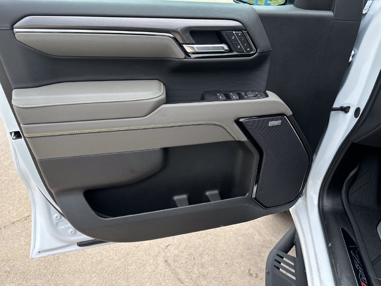2026 Chevrolet Silverado 1500 ZR2 - Photo 10