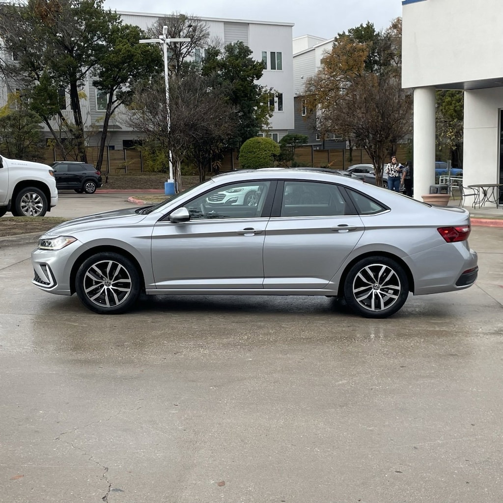 Used 2025 Volkswagen Jetta 1.5T SE Sedan