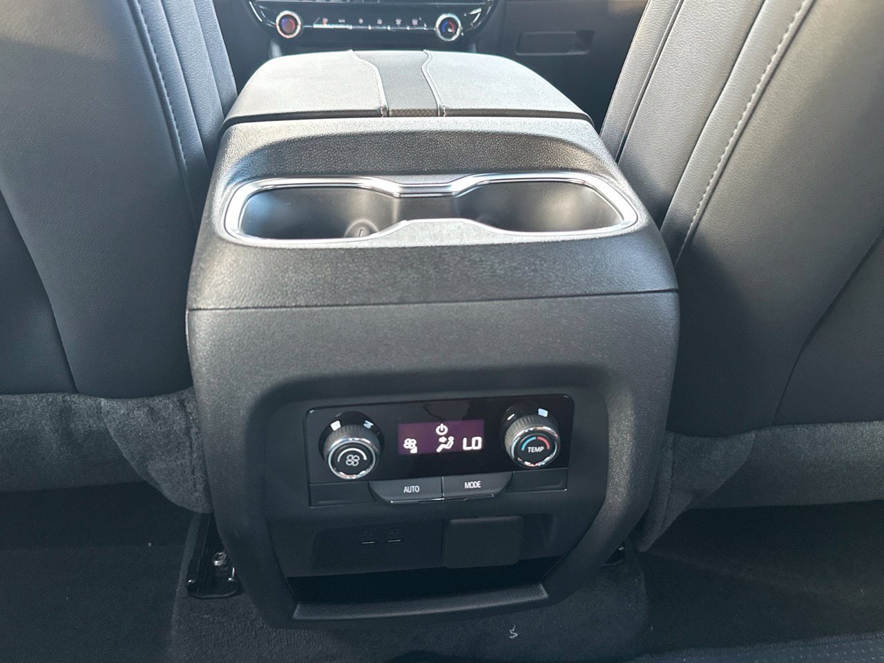 2027 Chevrolet Traverse Z71, photo 25
