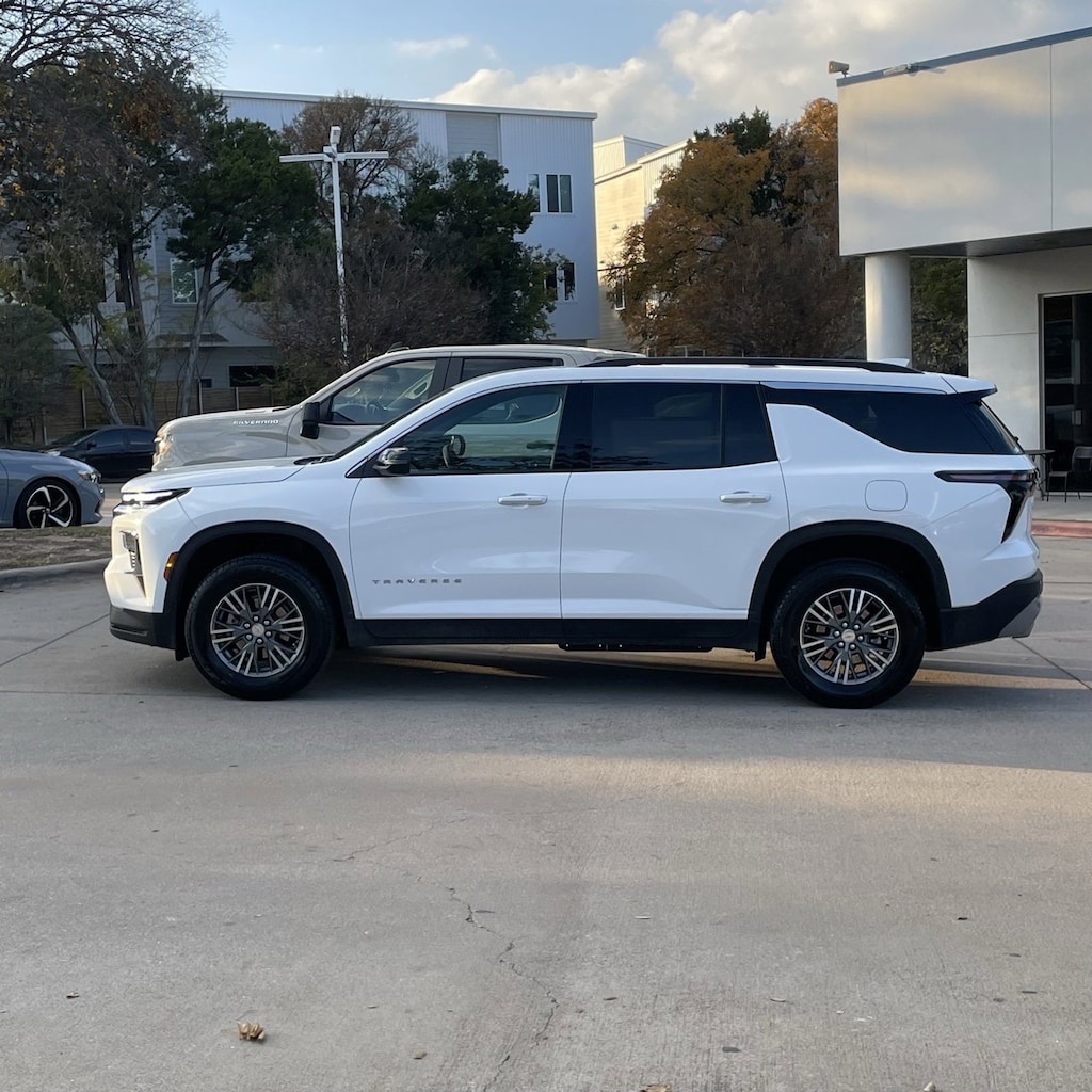 Certified 2025 Chevrolet Traverse LT SUV