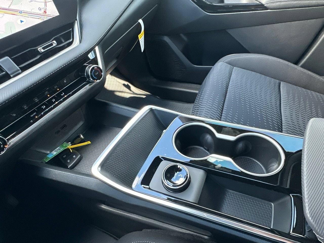2027 Chevrolet Equinox LT - Photo 22