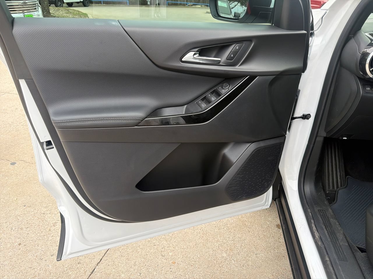 2027 Chevrolet Equinox LT - Photo 11