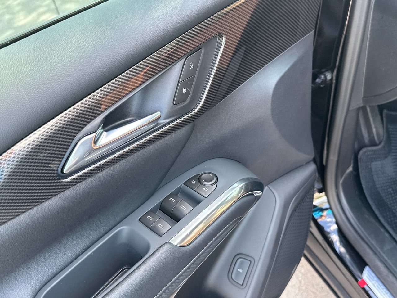 2027 Chevrolet Traverse Z71 - Photo 12