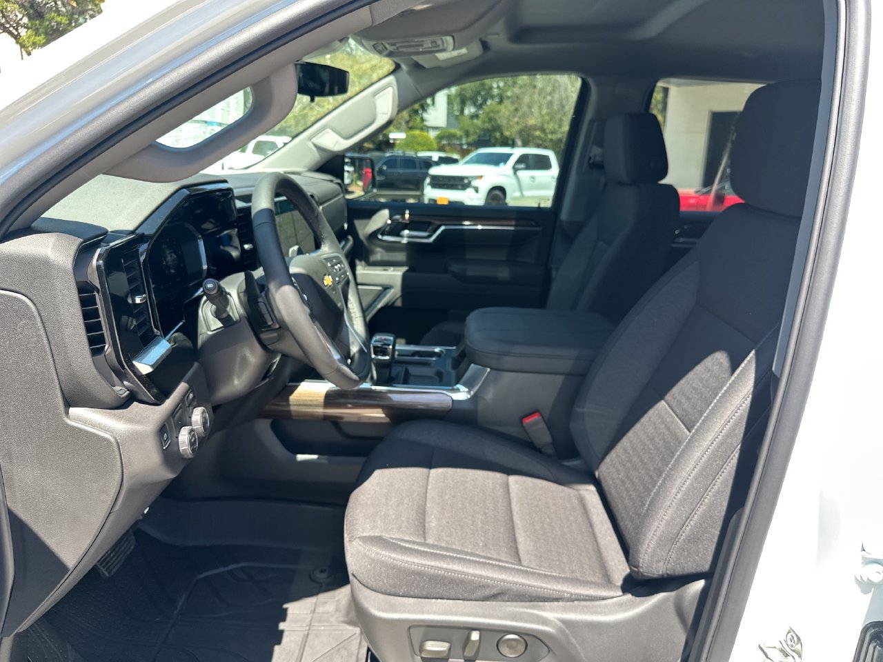 2026 Chevrolet Silverado 1500 LT - Photo 10