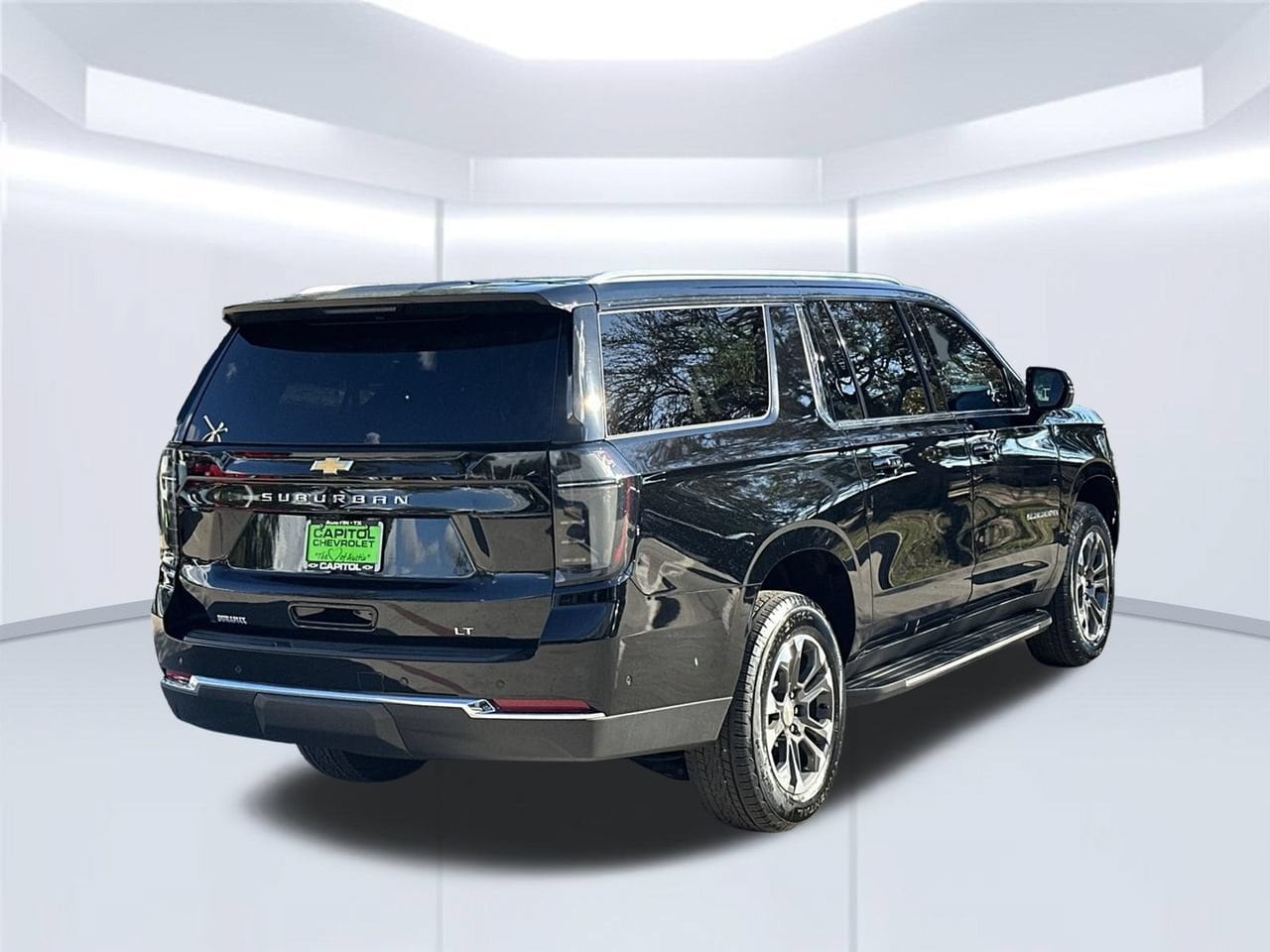 2026 Chevrolet Suburban LT, photo 6