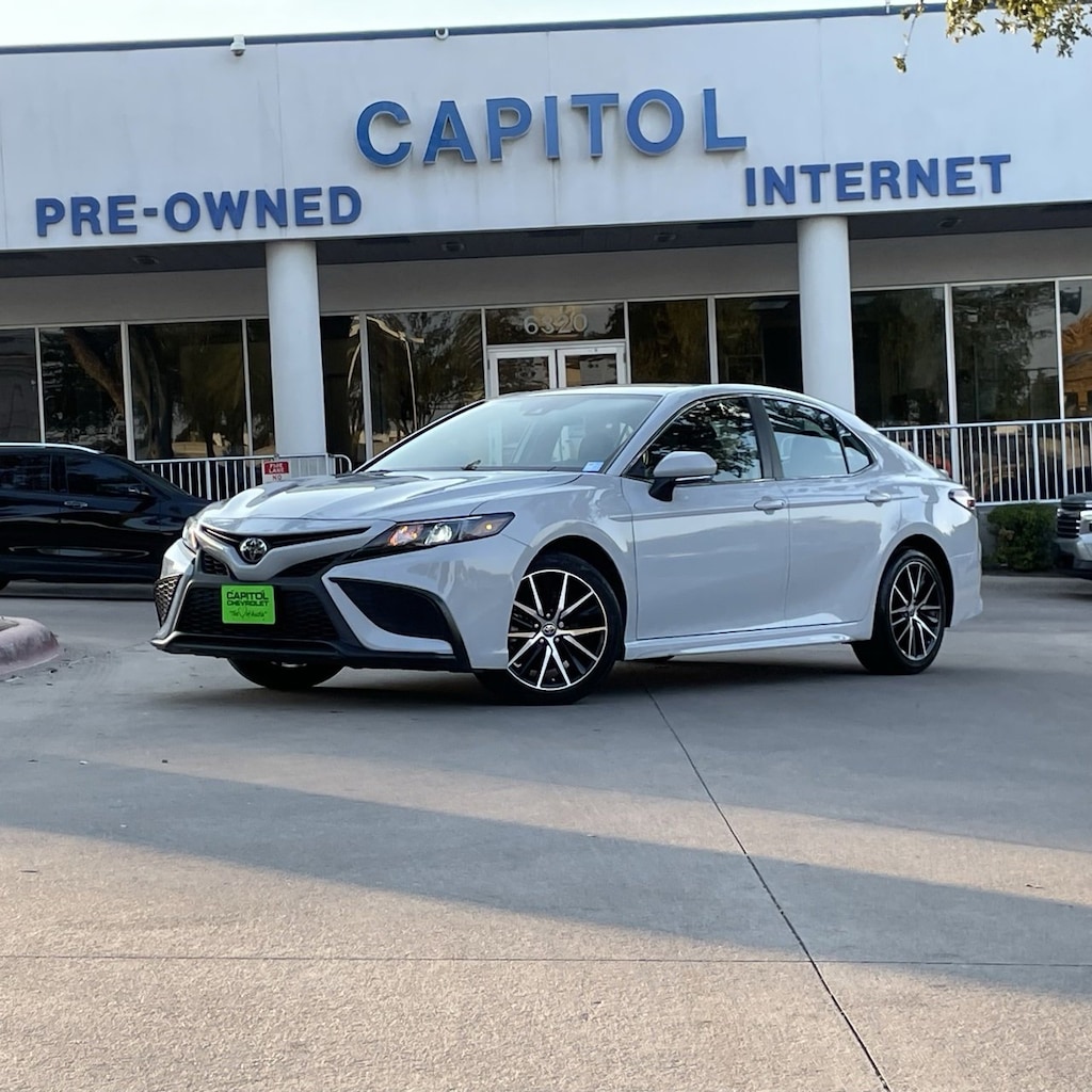 Used 2023 Toyota Camry SE Sedan