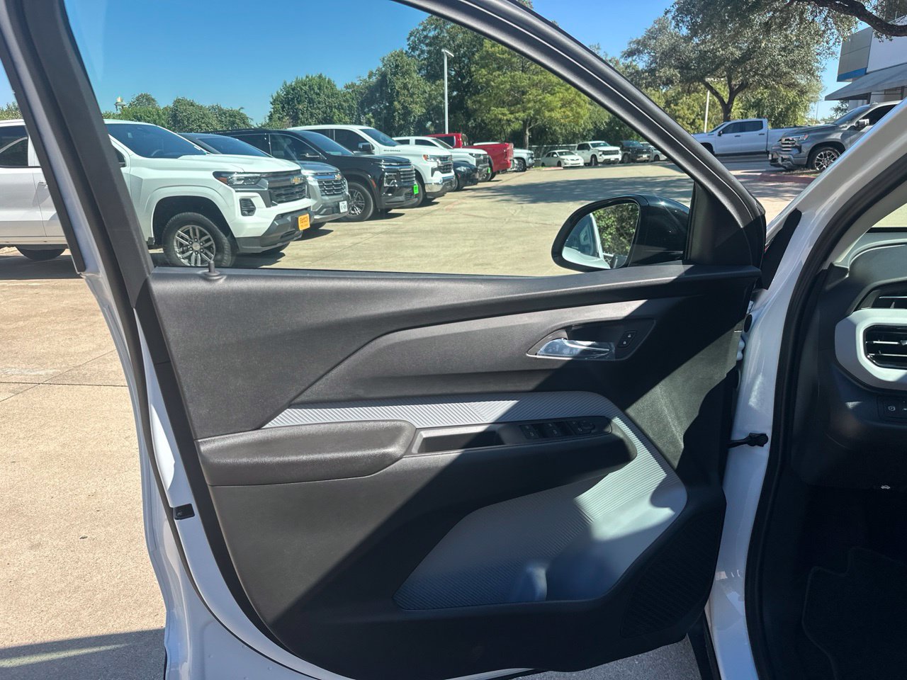 2027 Chevrolet Bolt LT, photo 12