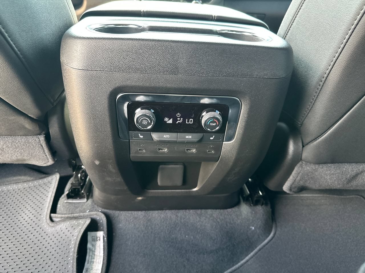 2026 Chevrolet Suburban High Country - Photo 27