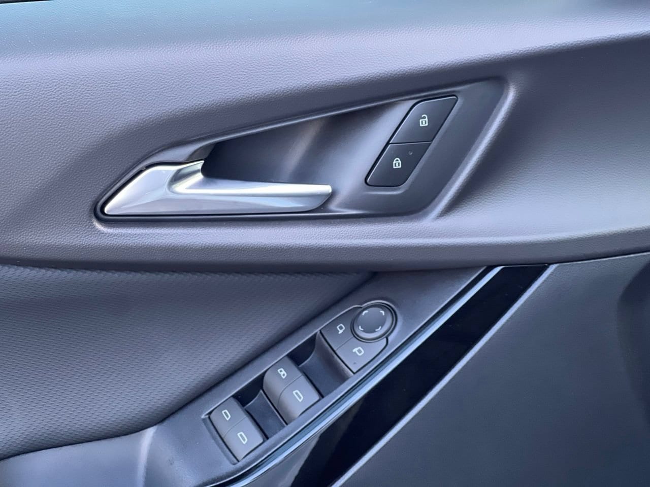 2027 Chevrolet Equinox LT SUV, photo 12