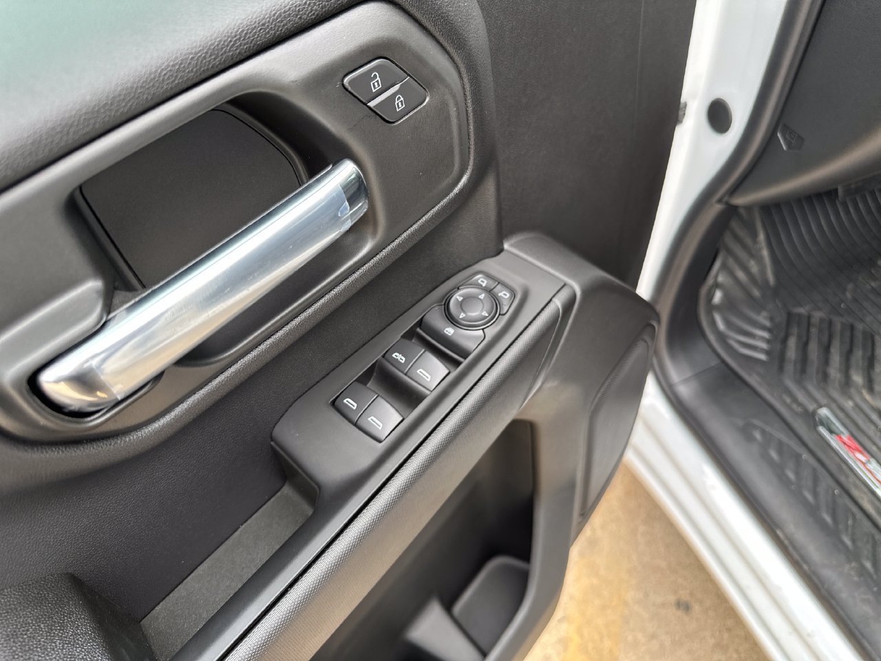 2026 Chevrolet Silverado 1500 Custom - Photo 12