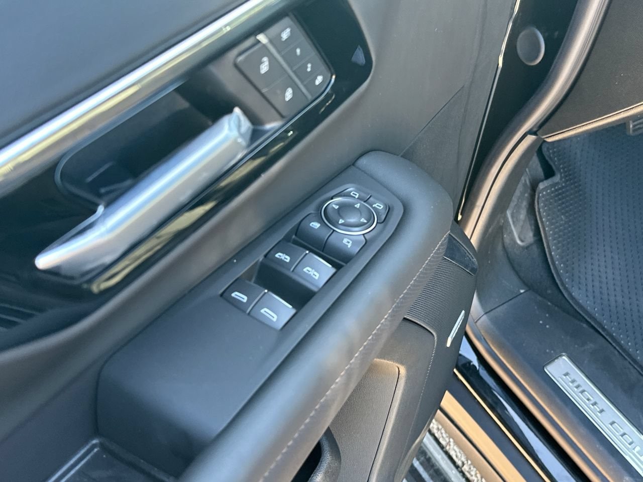 2026 Chevrolet Suburban High Country, photo 12