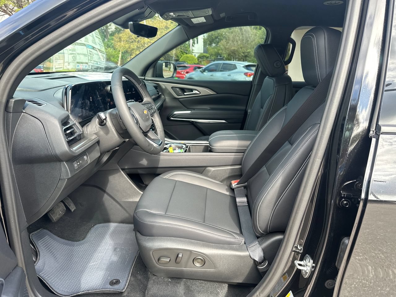 2027 Chevrolet Traverse LT SUV, photo 10