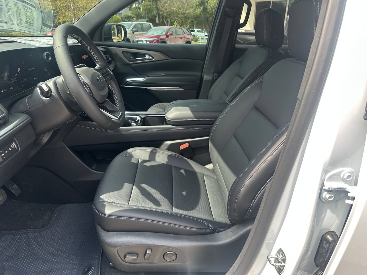 2027 Chevrolet Traverse LT - Photo 9