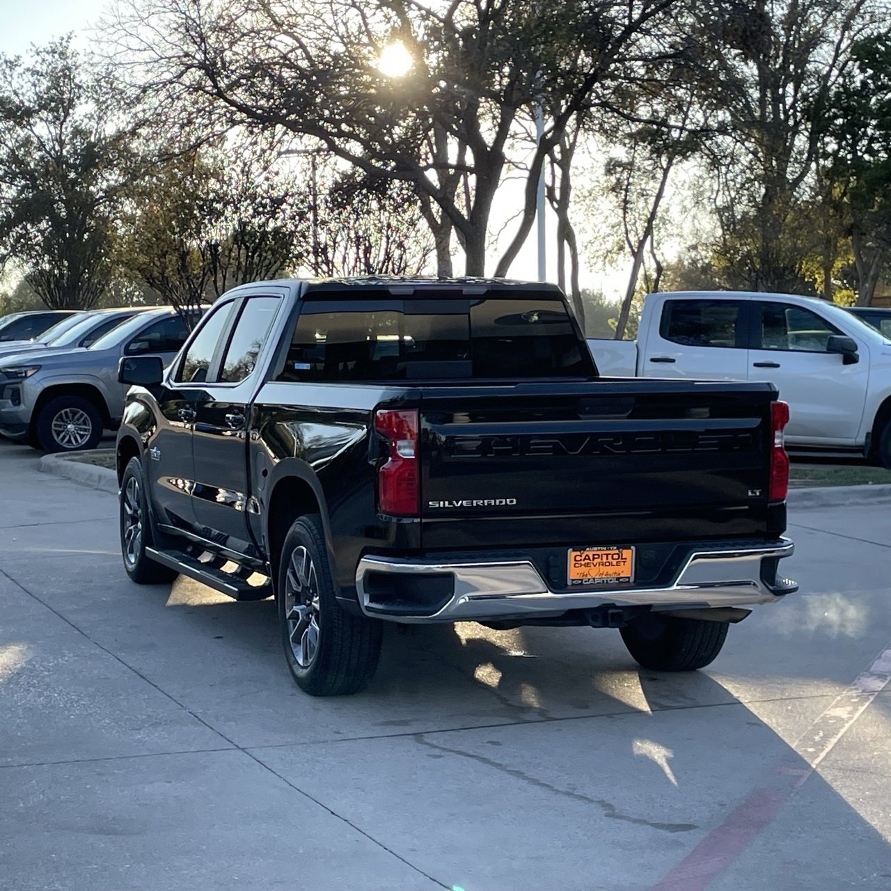 2021 Chevrolet Silverado 1500 LT photo 2