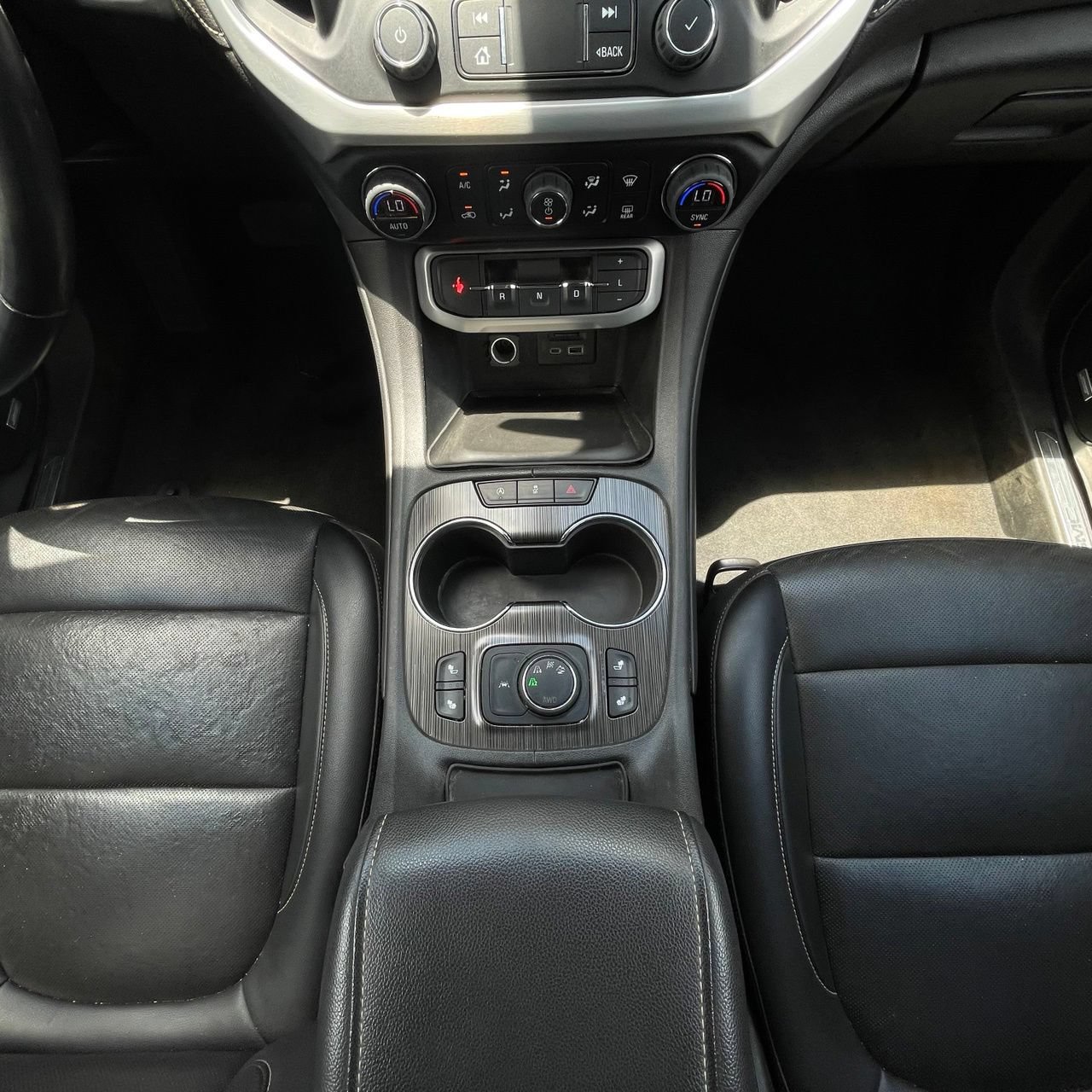 2023 GMC Acadia SLT - Photo 19
