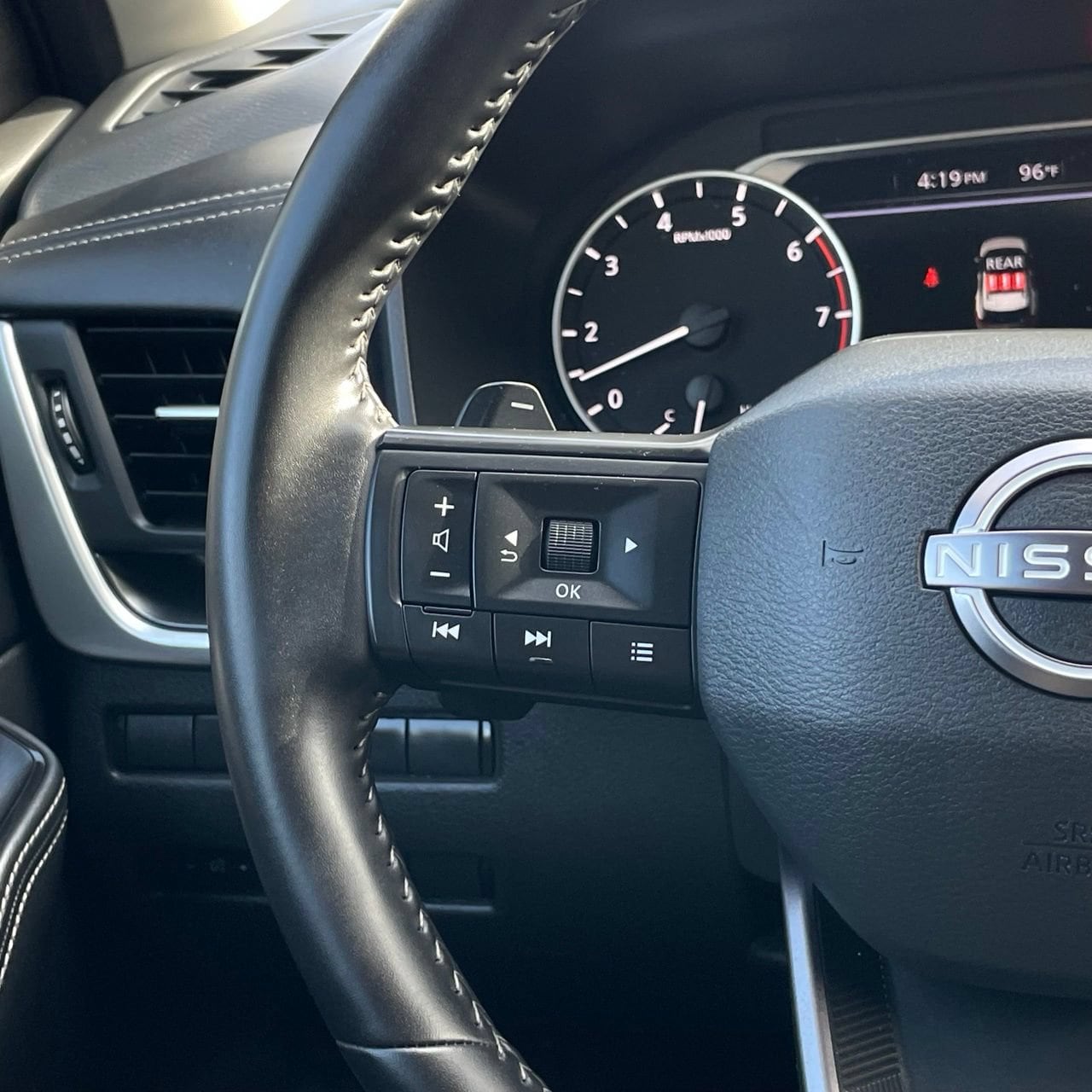 2025 Nissan Rogue SV - Photo 13