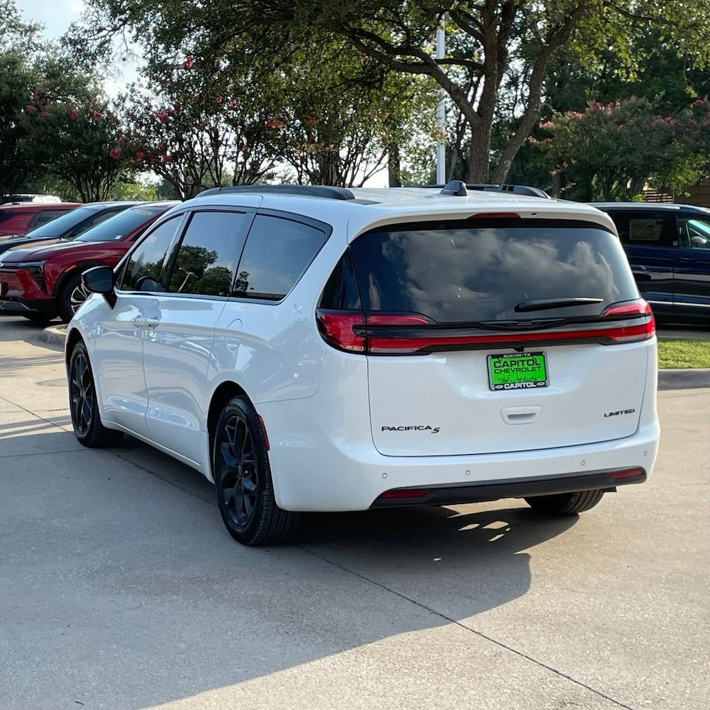 Used 2026 Chrysler Pacifica Limited Van Passenger Van