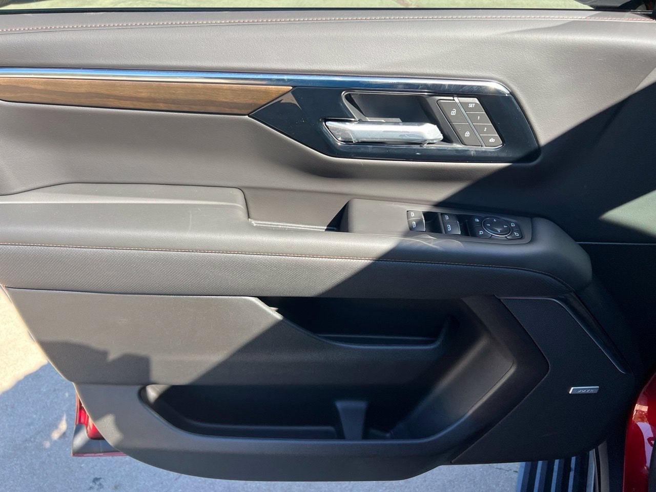 2026 Chevrolet Suburban High Country SUV, photo 12
