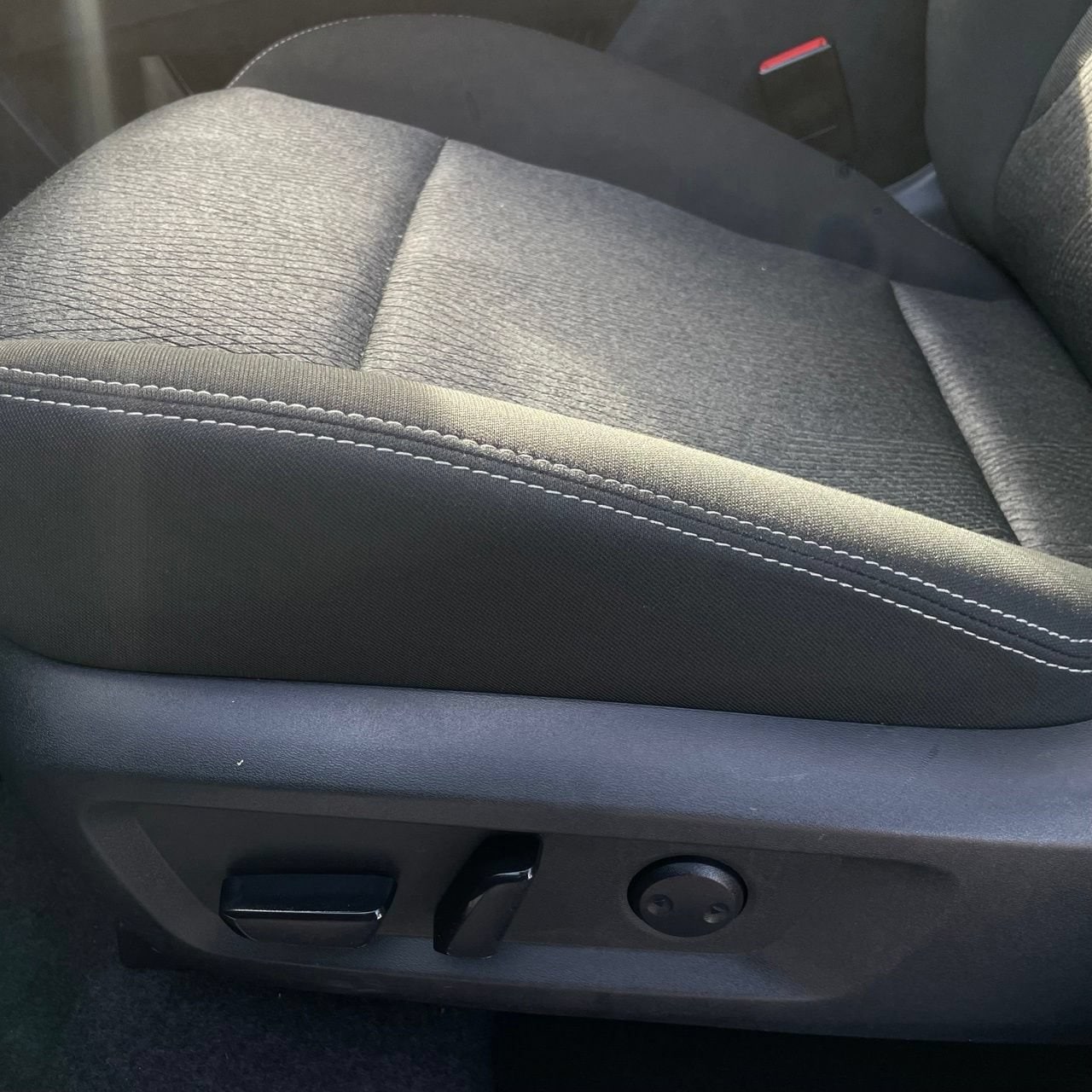 2025 Nissan Rogue SV - Photo 22