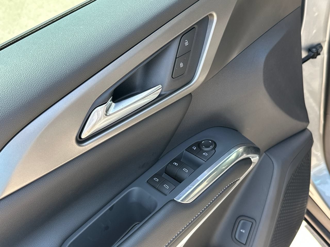 2027 Chevrolet Traverse LT - Photo 22