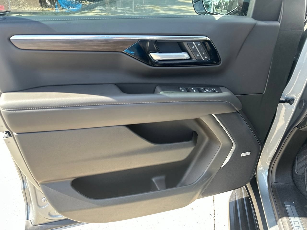 2026 Chevrolet Suburban LT, photo 11