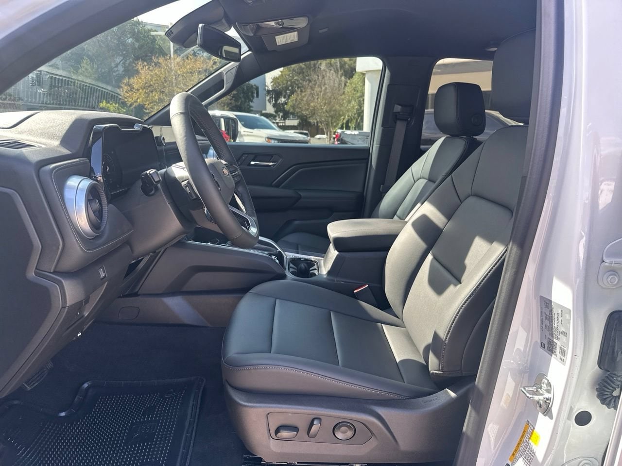 2026 Chevrolet Colorado LT - Photo 8
