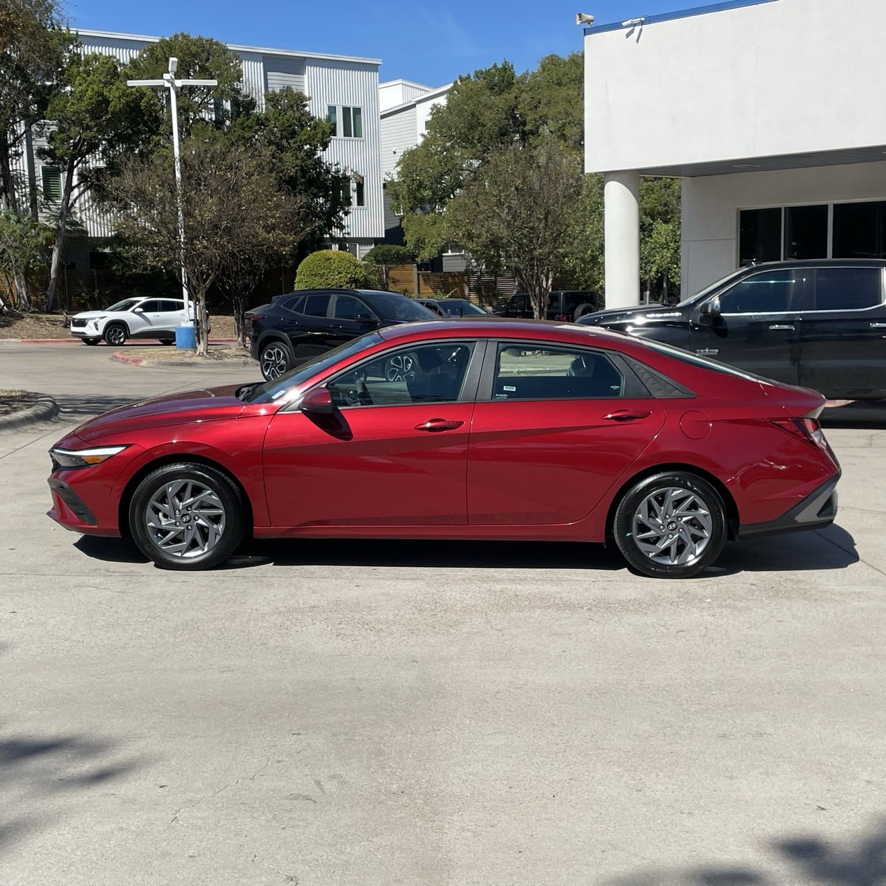 2024 Hyundai Elantra SEL photo 2