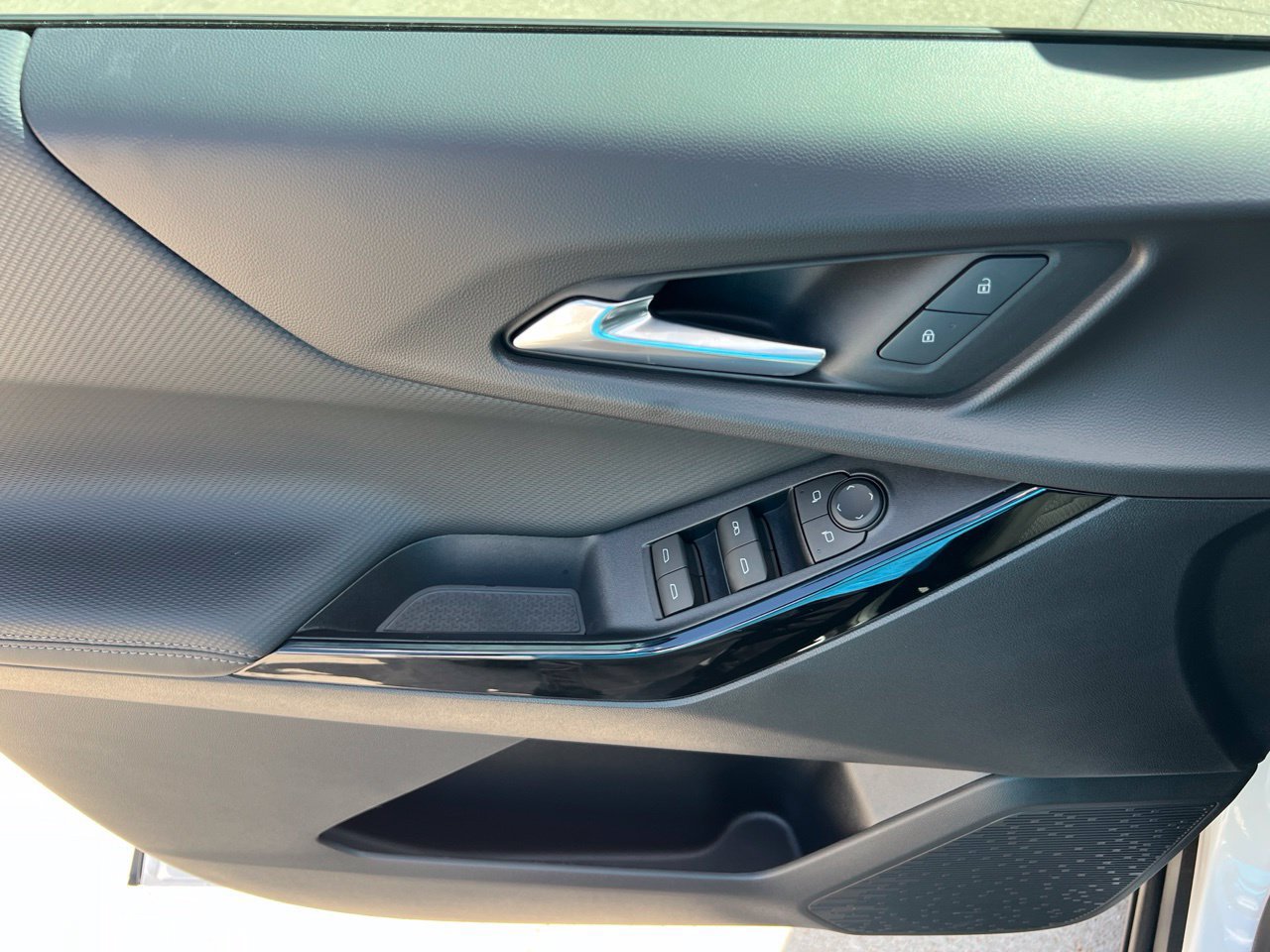 2027 Chevrolet Equinox LT SUV, photo 12