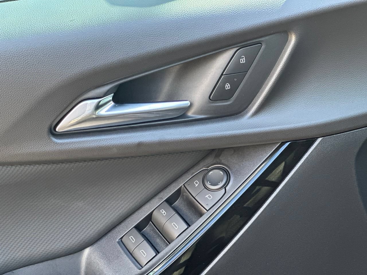 2027 Chevrolet Equinox LT - Photo 12