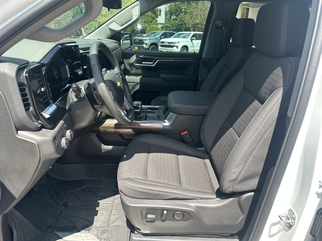 2026 Chevrolet Silverado 1500 LT - Photo 10