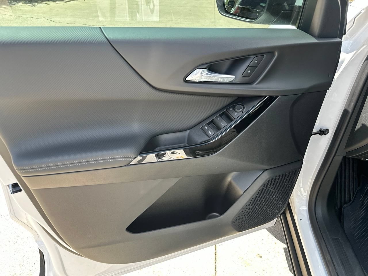 2027 Chevrolet Equinox LT SUV, photo 11