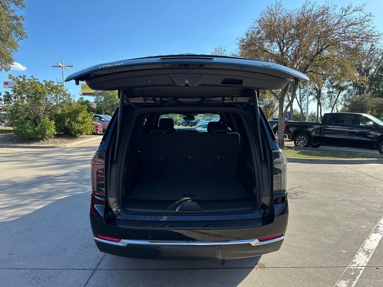 2026 Chevrolet Suburban LT, photo 28