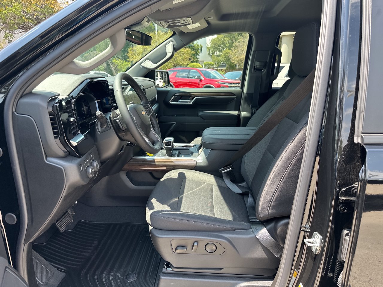 2026 Chevrolet Silverado 1500 LT - Photo 9